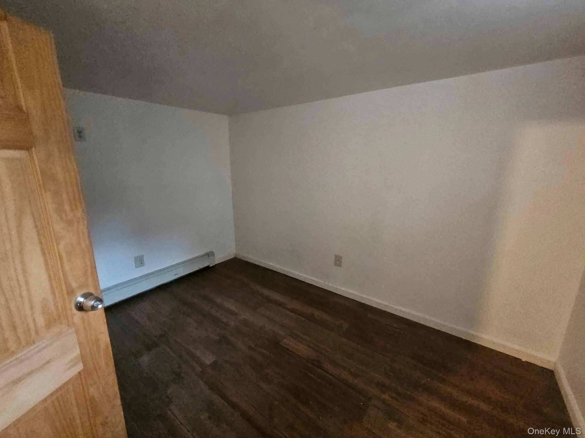 11 Edgewood Avenue, Farmingville, NY 11738