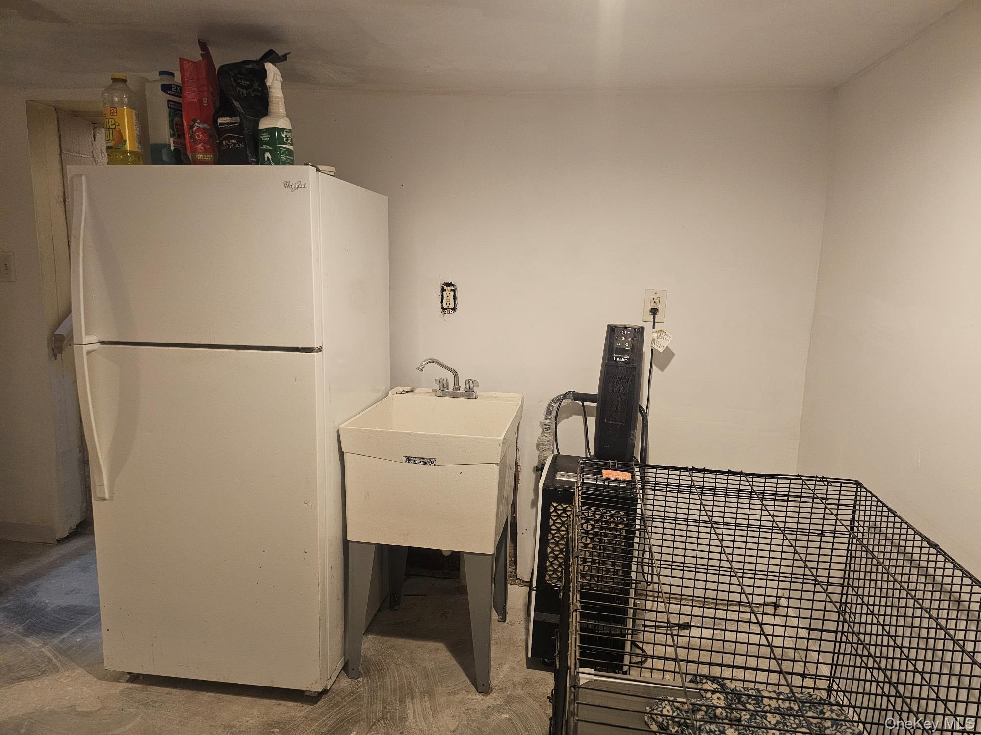 11 Edgewood Avenue, Farmingville, NY 11738