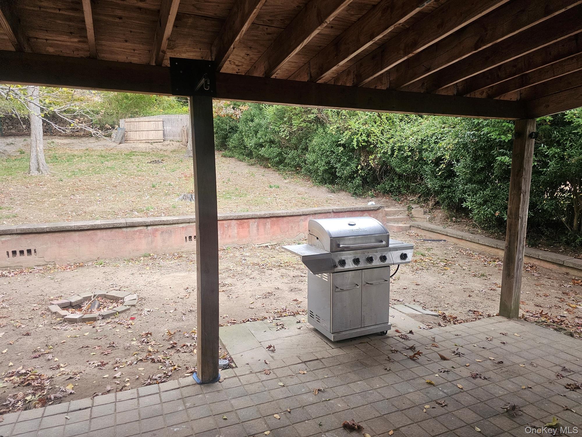 11 Edgewood Avenue, Farmingville, NY 11738