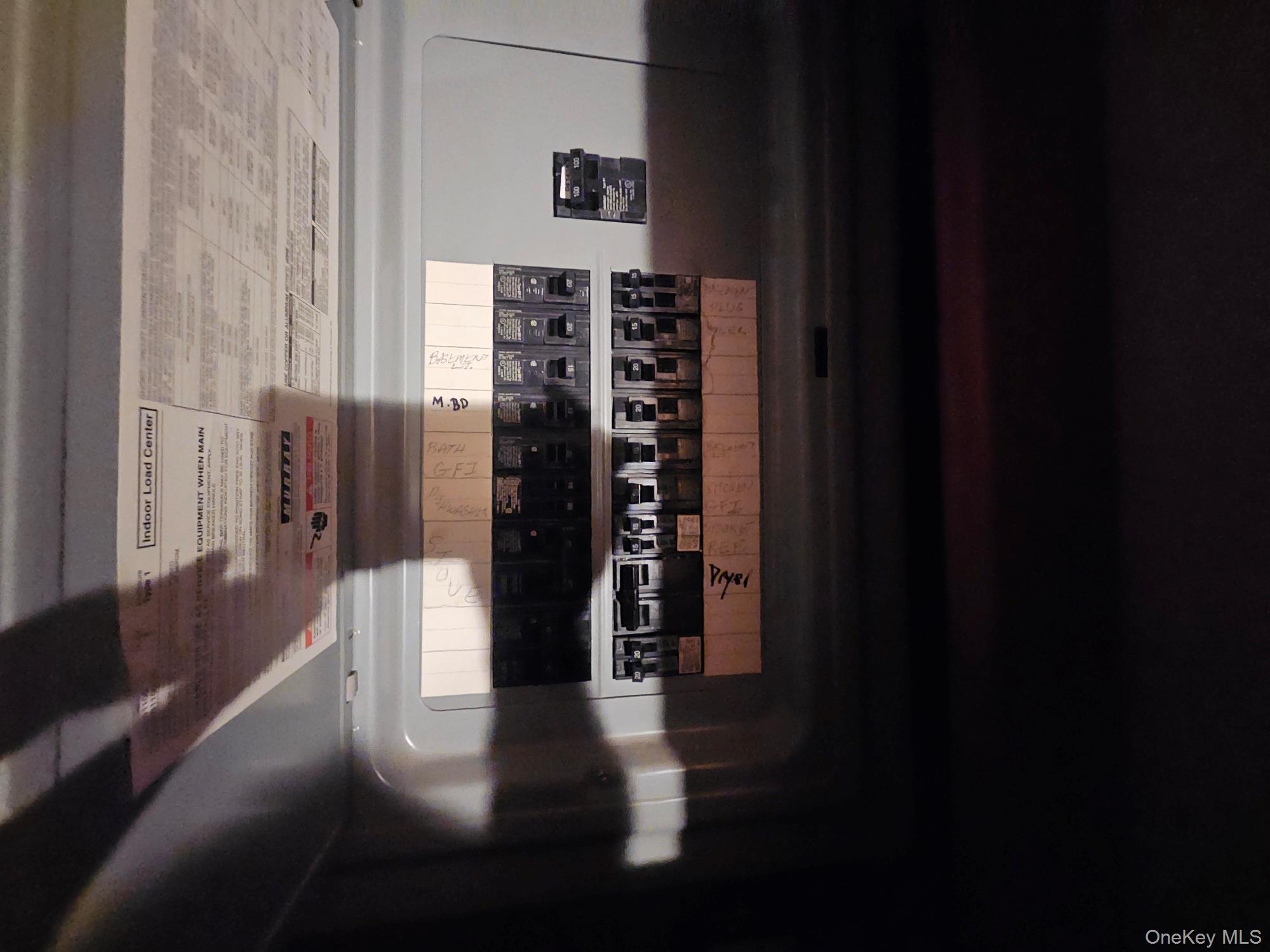 11 Edgewood Avenue, Farmingville, NY 11738