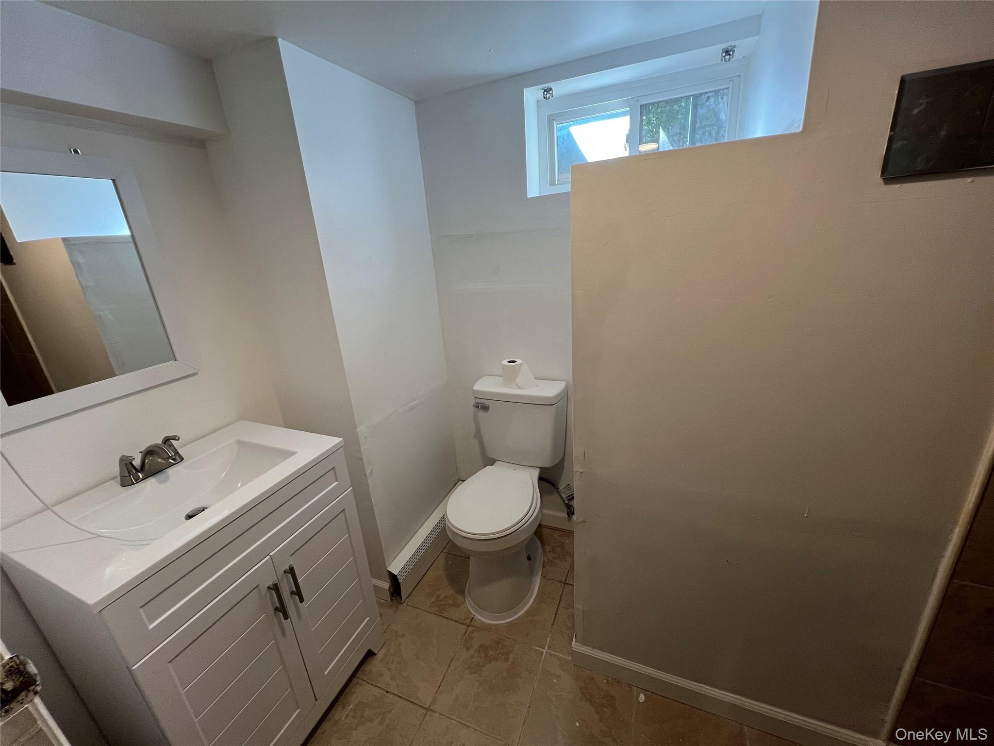 11 Edgewood Avenue, Farmingville, NY 11738