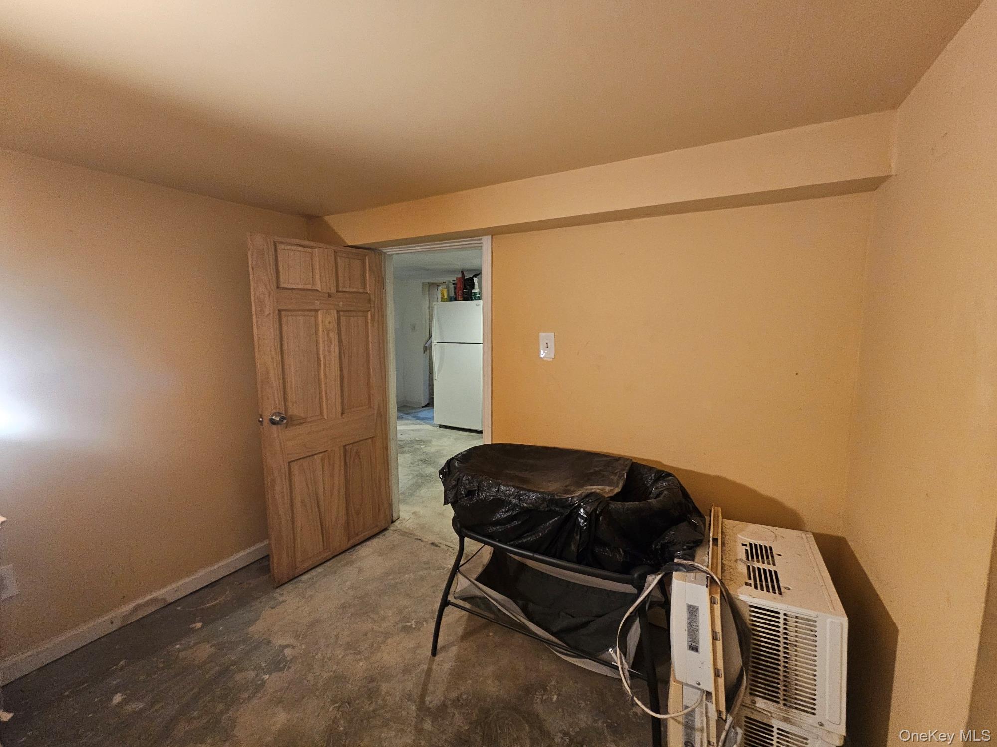 11 Edgewood Avenue, Farmingville, NY 11738