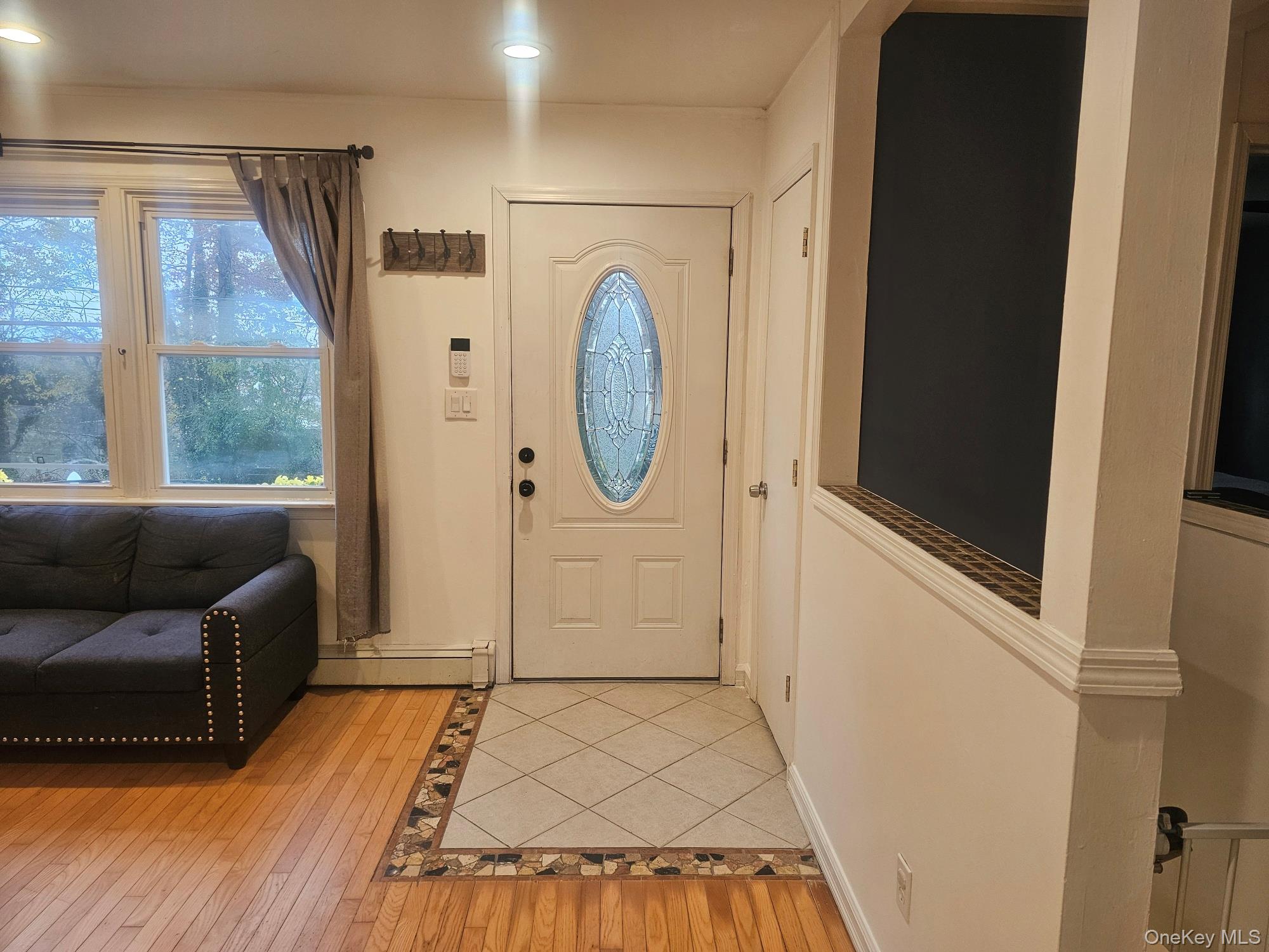 11 Edgewood Avenue, Farmingville, NY 11738