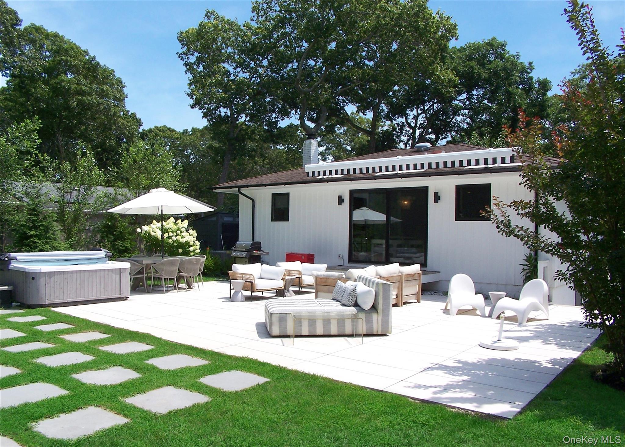 47 School Street, Hampton Bays, NY 11946