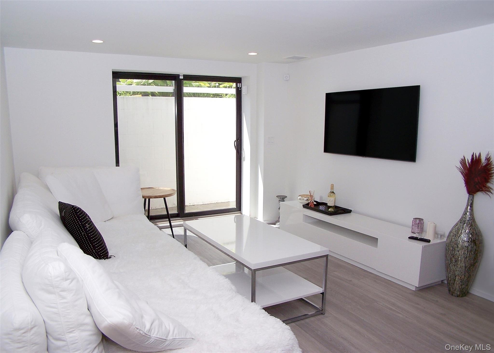 47 School Street, Hampton Bays, NY 11946