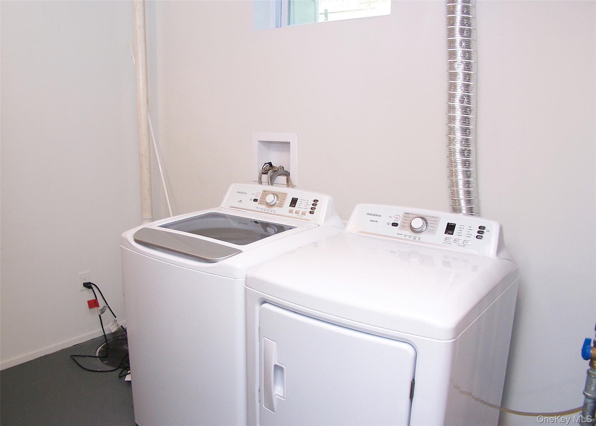 47 School Street, Hampton Bays, NY 11946