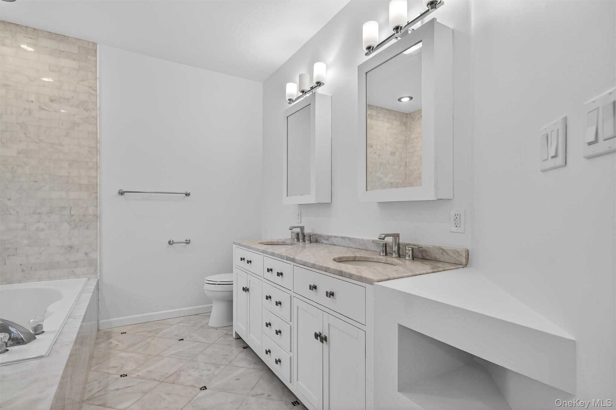 34 Alexander Court, Nanuet, NY 10954