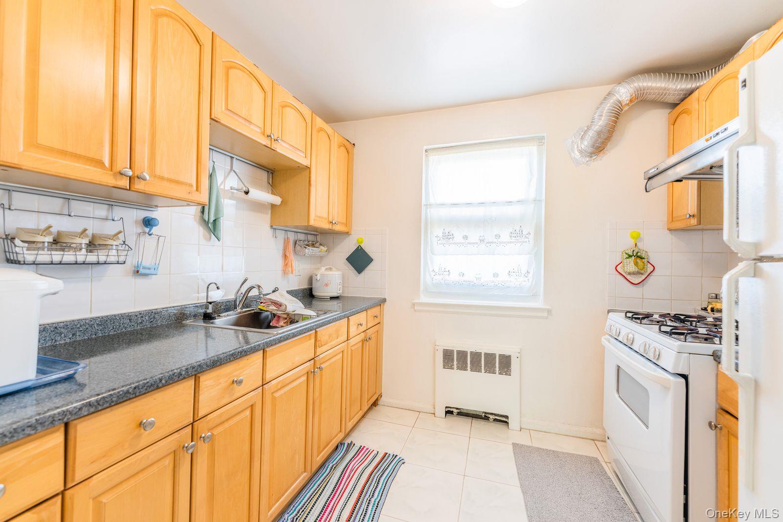 69-28 kissena Boulevard # 130B, Kew Garden Hills, NY 11367