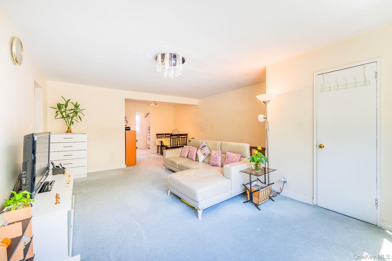 69-28 kissena Boulevard # 130B, Kew Garden Hills, NY 11367