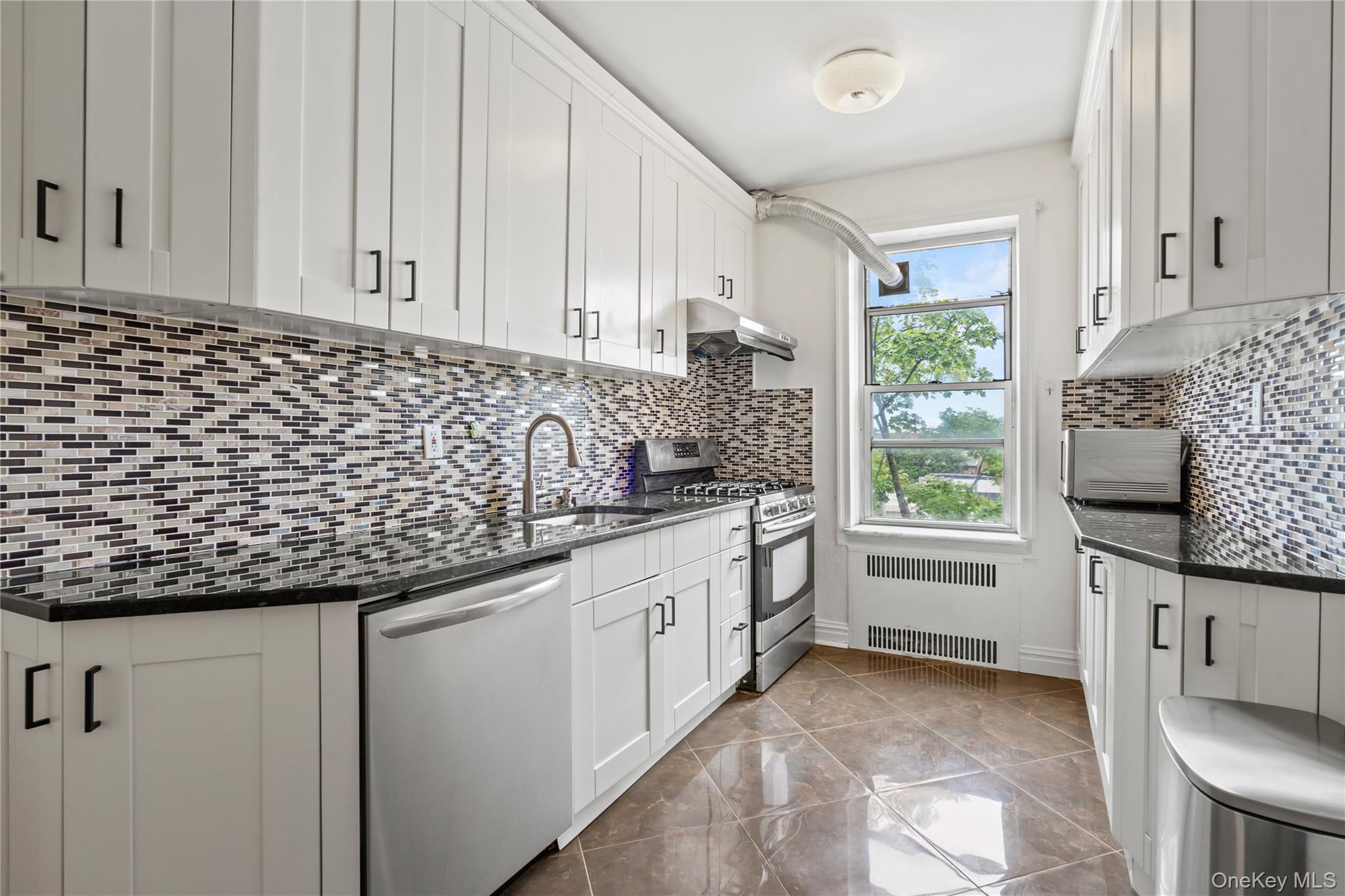 111-39 76th Road # E7, Forest Hills, NY 11375