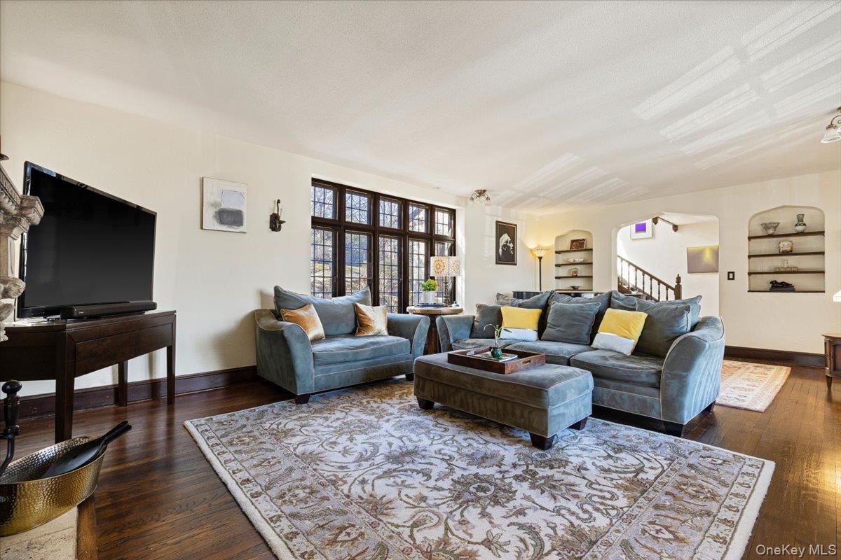 8 Club Way, Hartsdale, NY 10530