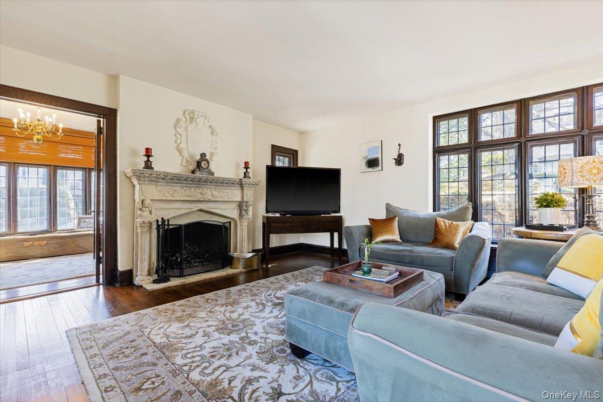 8 Club Way, Hartsdale, NY 10530