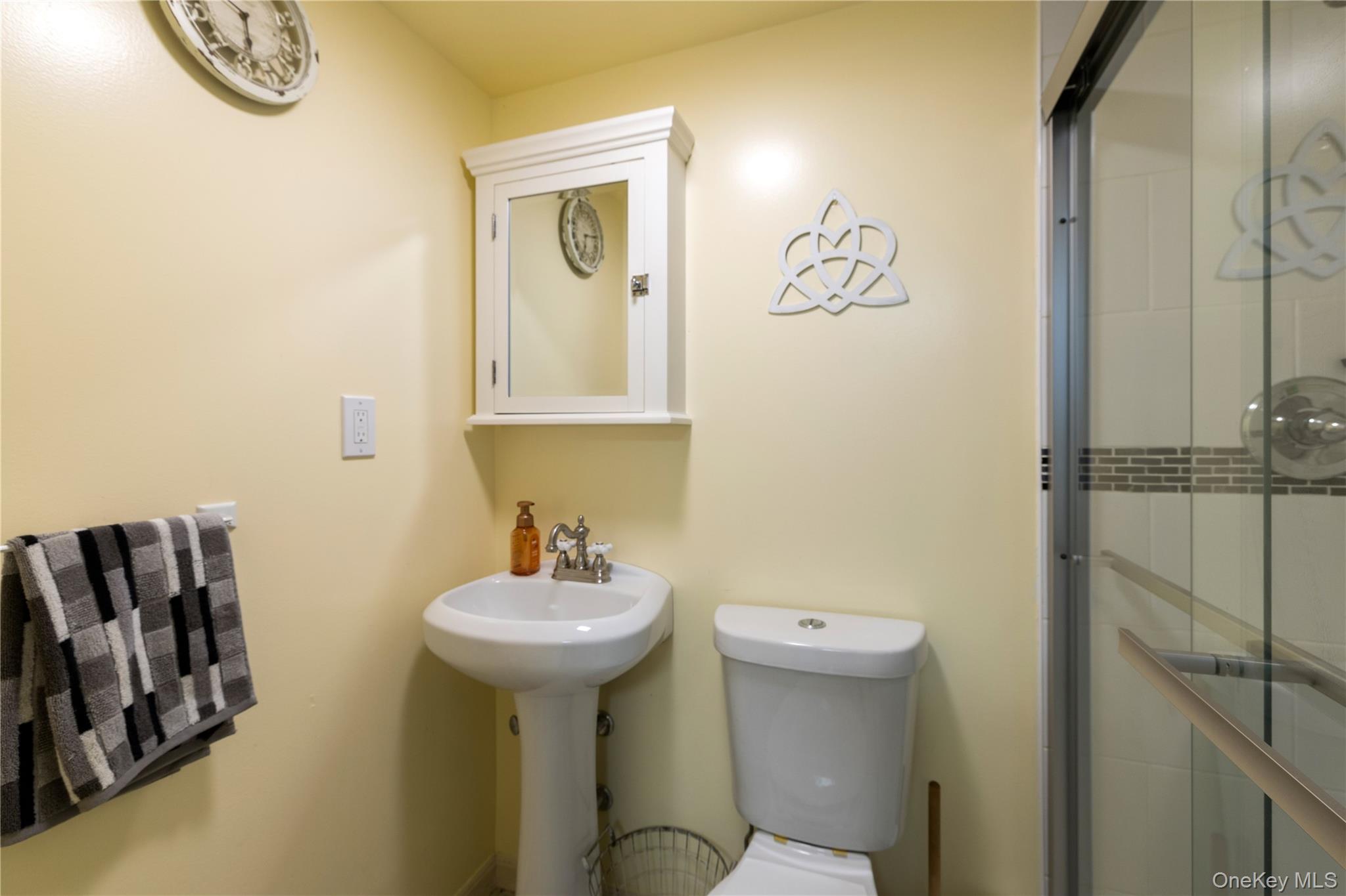 959 N 5th Street, New Hyde Park, NY 11040