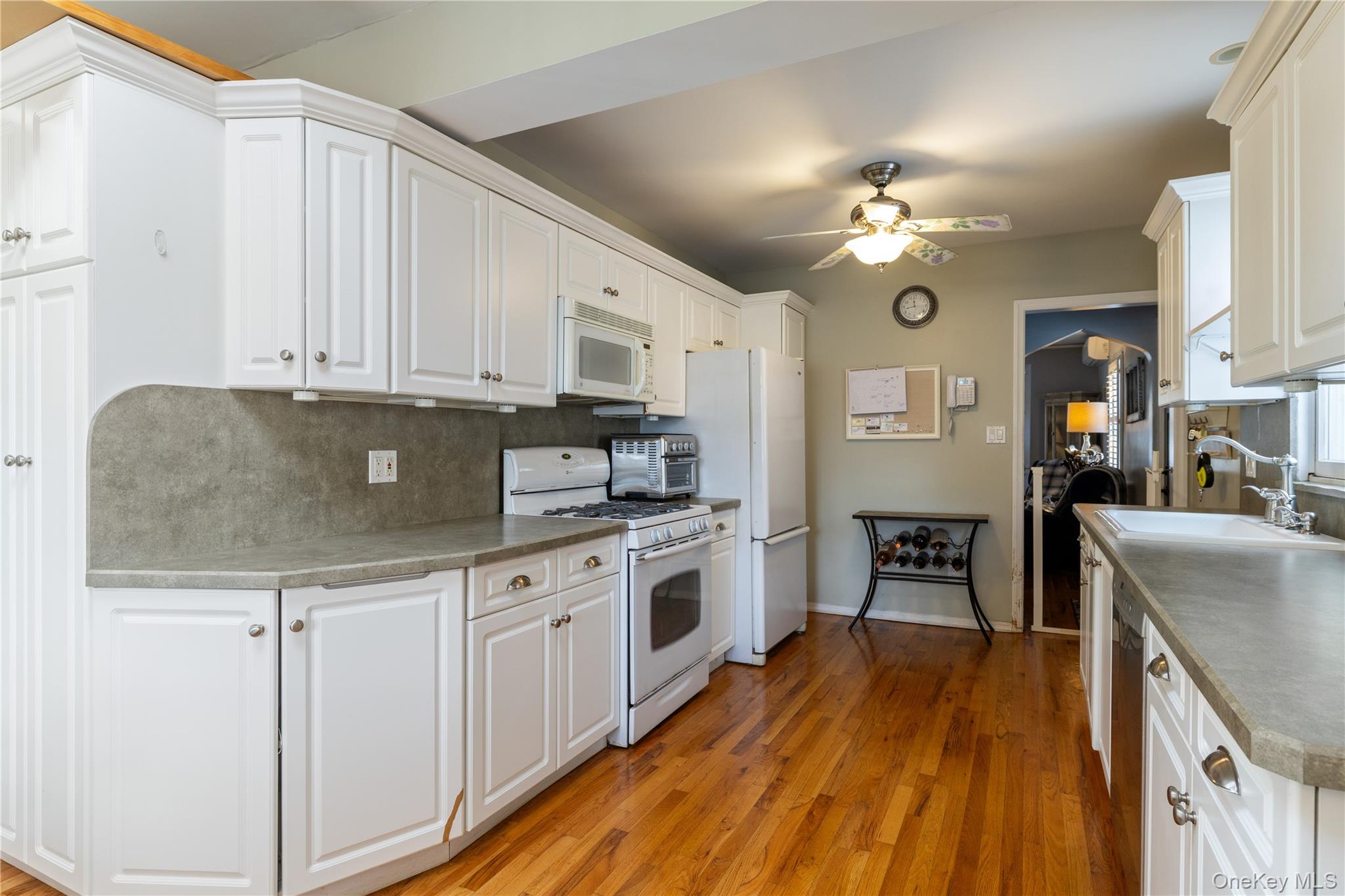 959 N 5th Street, New Hyde Park, NY 11040