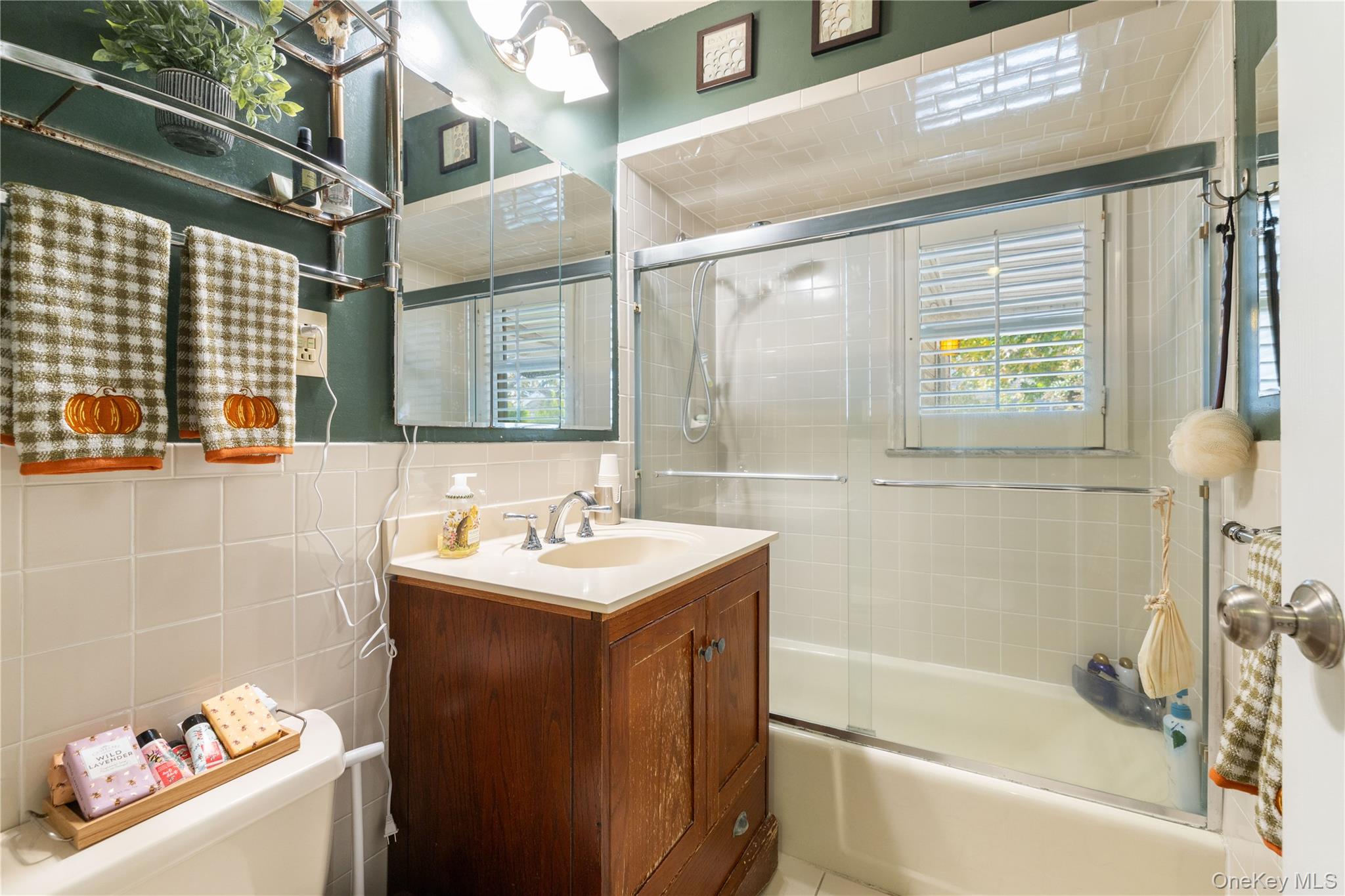 959 N 5th Street, New Hyde Park, NY 11040