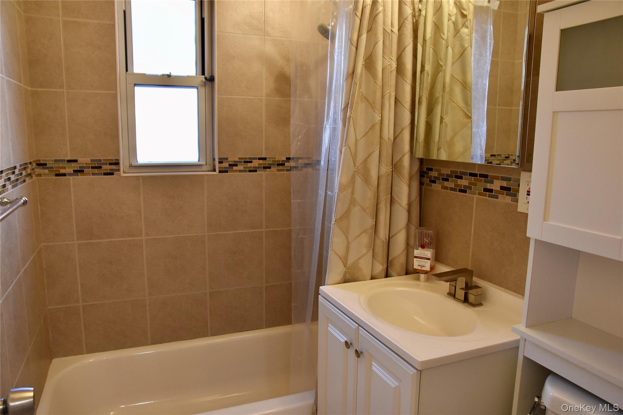 198-44 Pompeii Avenue # 1A, Hollis, NY 11423