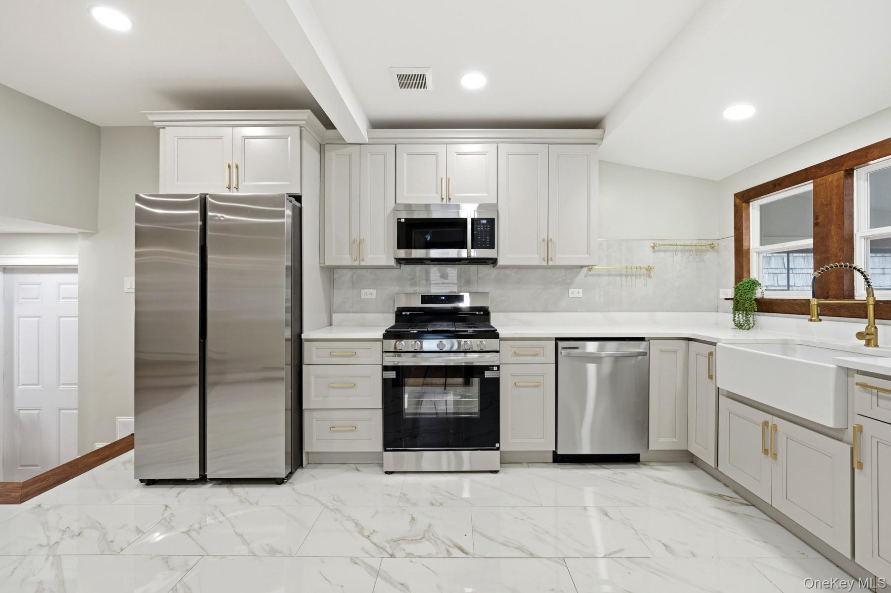 10411 205th Street, Saint Albans, NY 11412