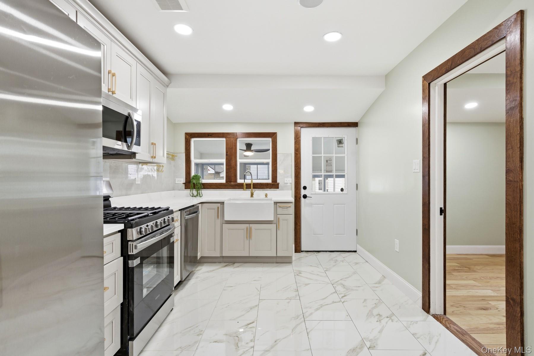 10411 205th Street, Saint Albans, NY 11412