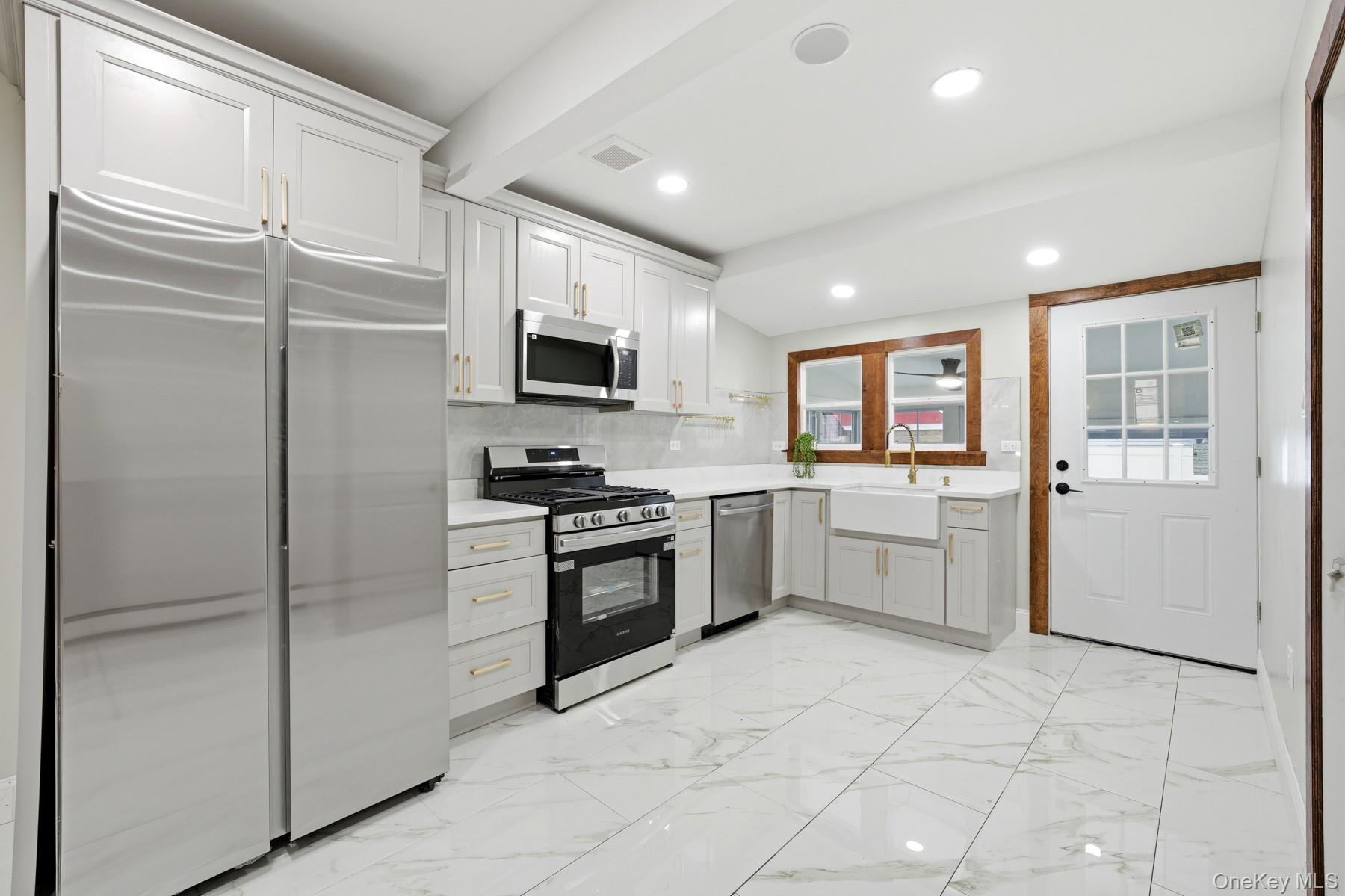 10411 205th Street, Saint Albans, NY 11412