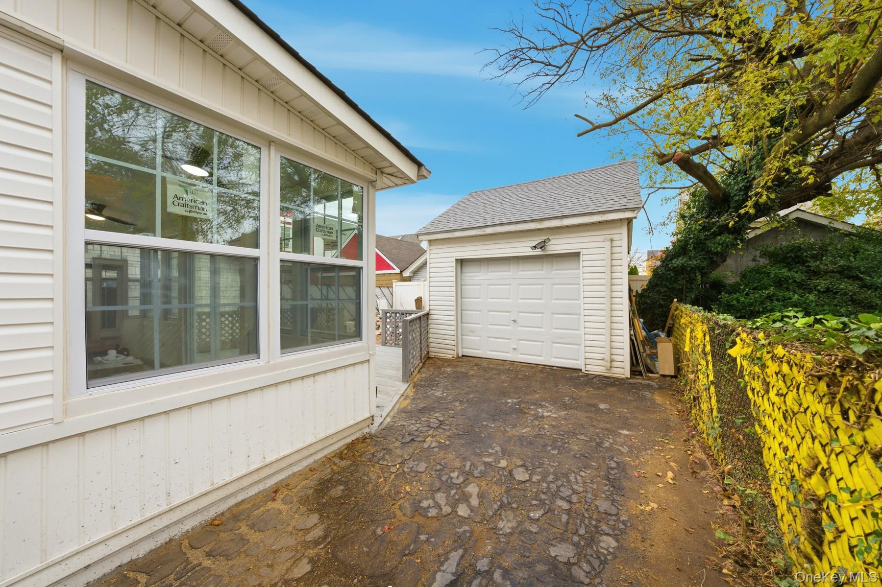 10411 205th Street, Saint Albans, NY 11412