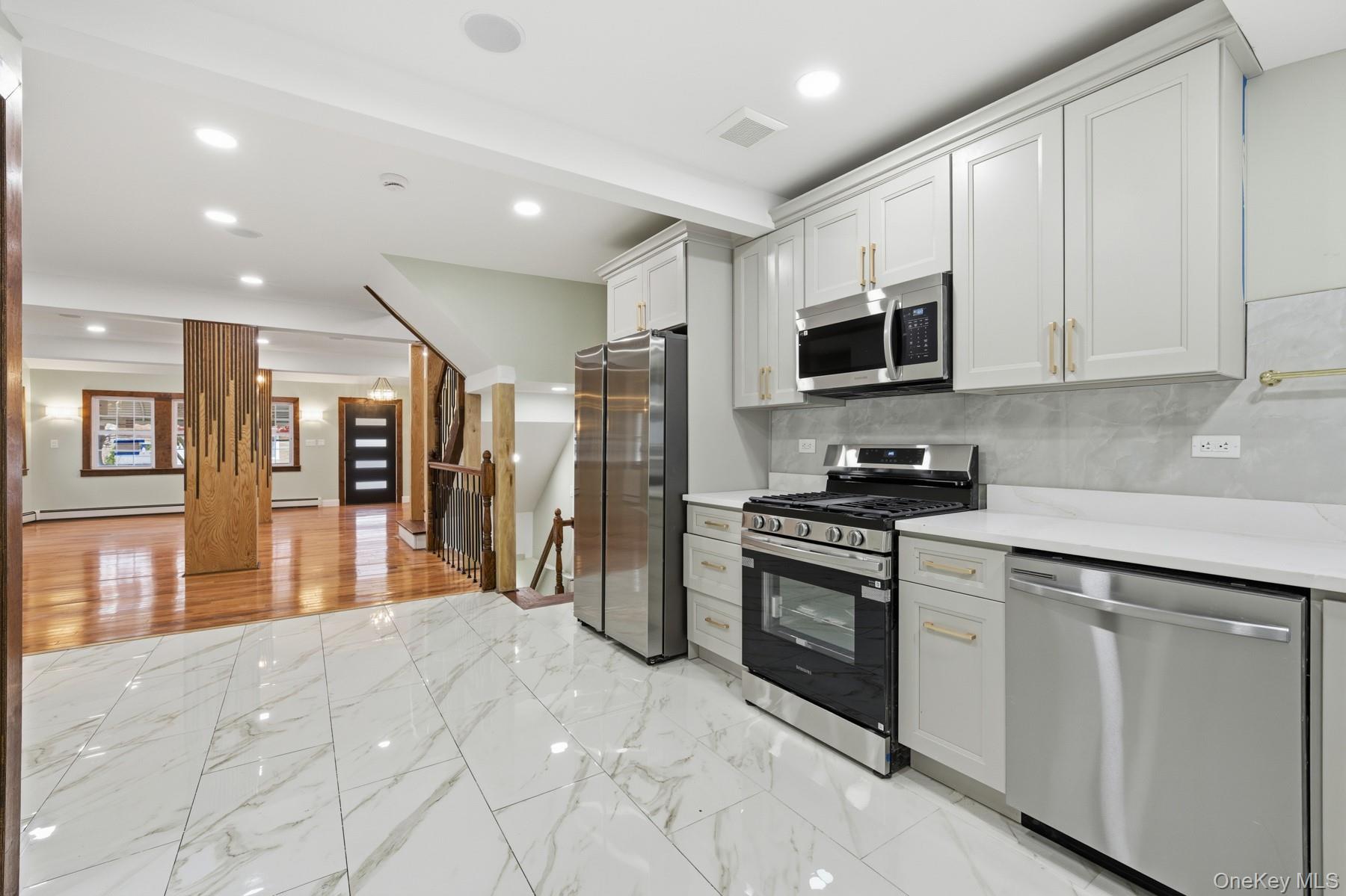 10411 205th Street, Saint Albans, NY 11412