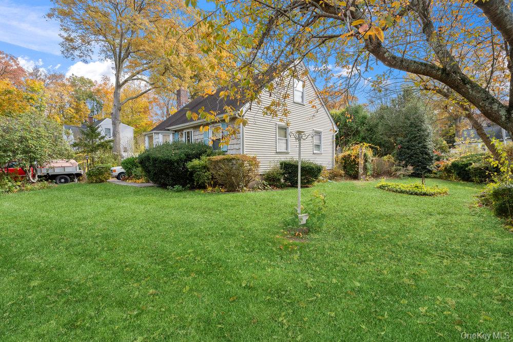 10 Stratton Drive, Huntington Station, NY 11746