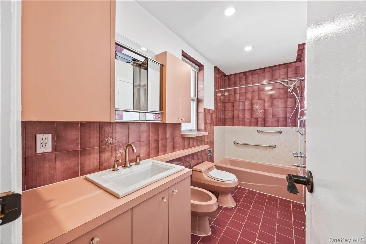 124 Alexander Avenue, Yonkers, NY 10704