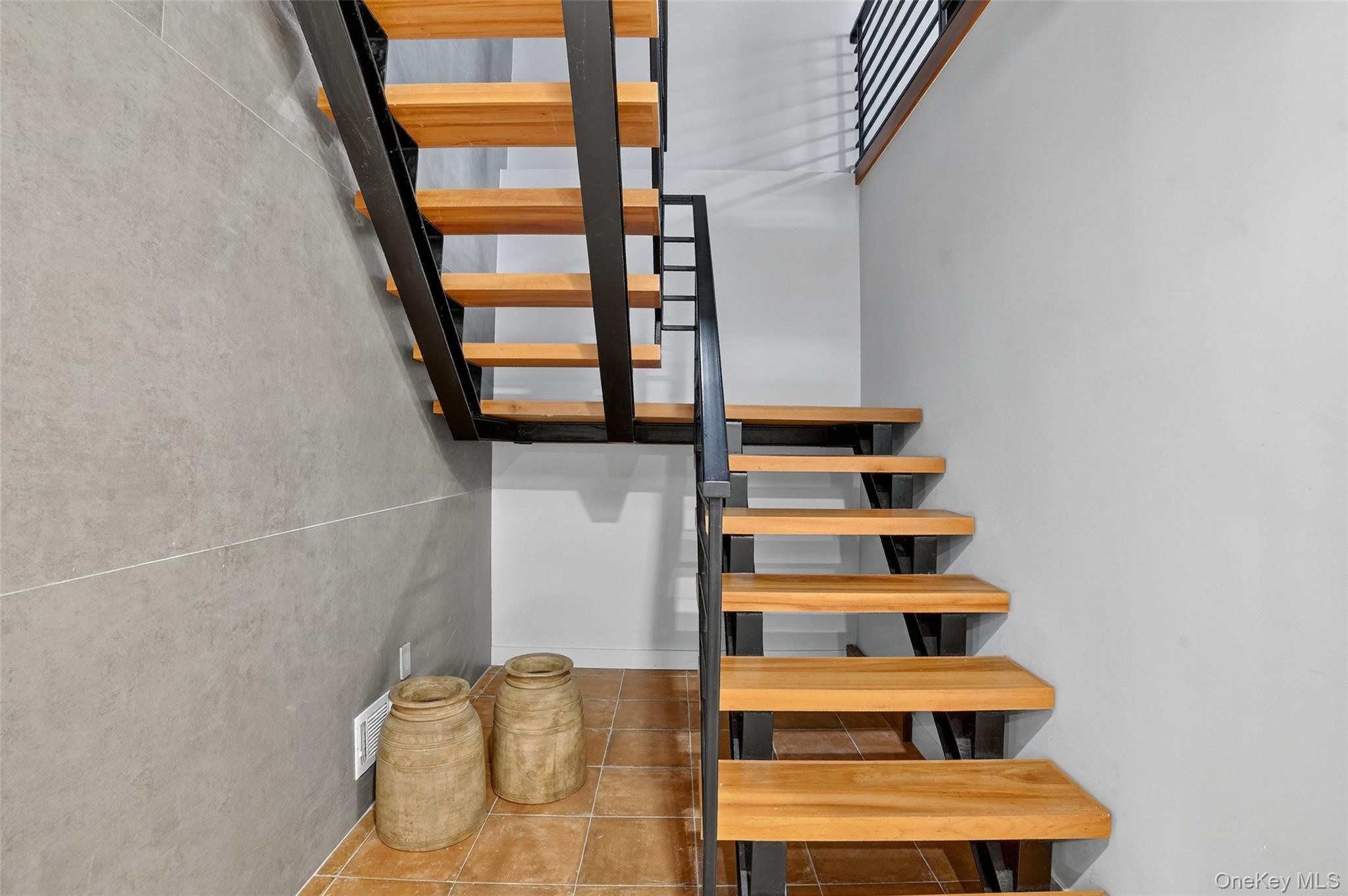 428 Pine Grove Lane, Hartsdale, NY 10530