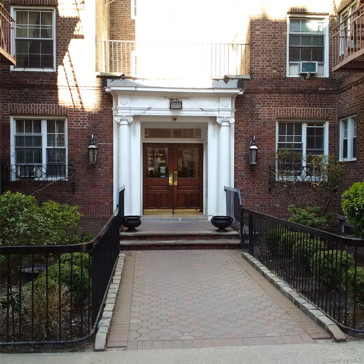 11007 73rd Road # 3K, Forest Hills, NY 11375