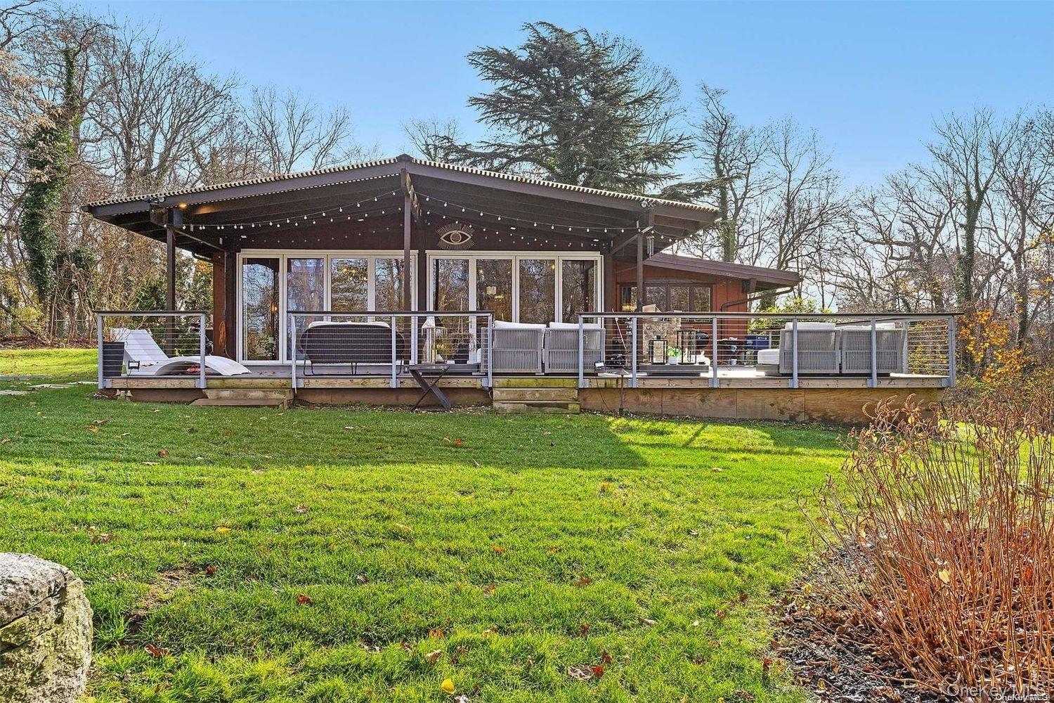 131 Oakside Drive, Smithtown, NY 11787