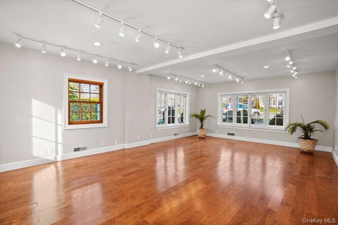 555 E Boston Post Road, Mamaroneck, NY 10543