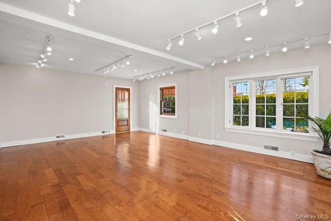 555 E Boston Post Road, Mamaroneck, NY 10543