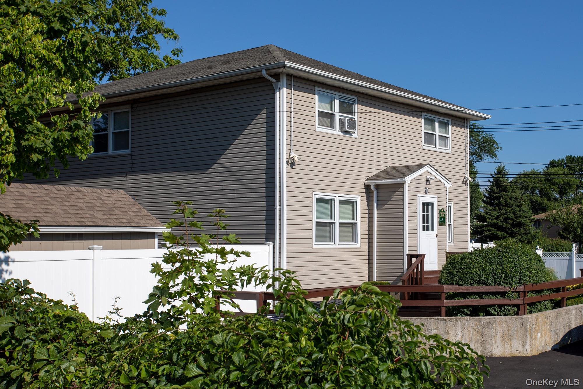 10 Laramie Road # 10-1, West Babylon, NY 11704