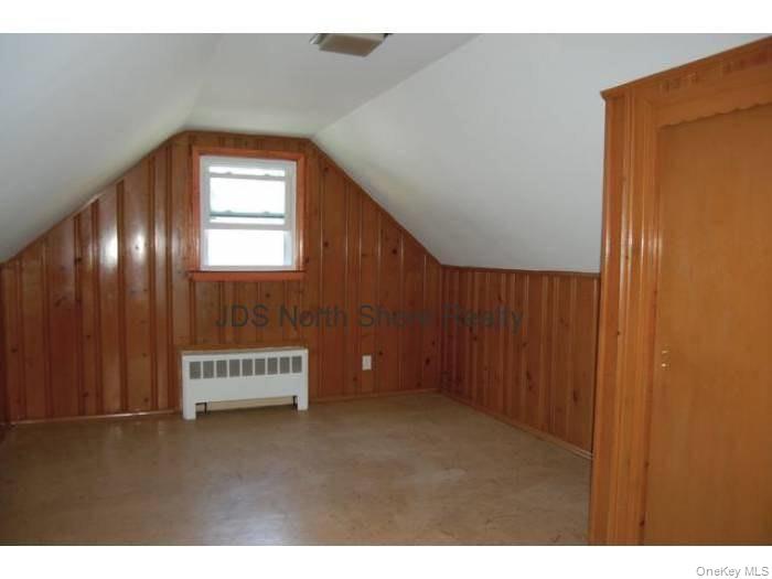 10 Leech Circle N Drive, Glen Cove, NY 11542