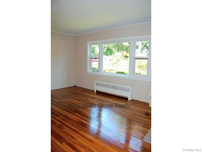 10 Leech Circle N Drive, Glen Cove, NY 11542