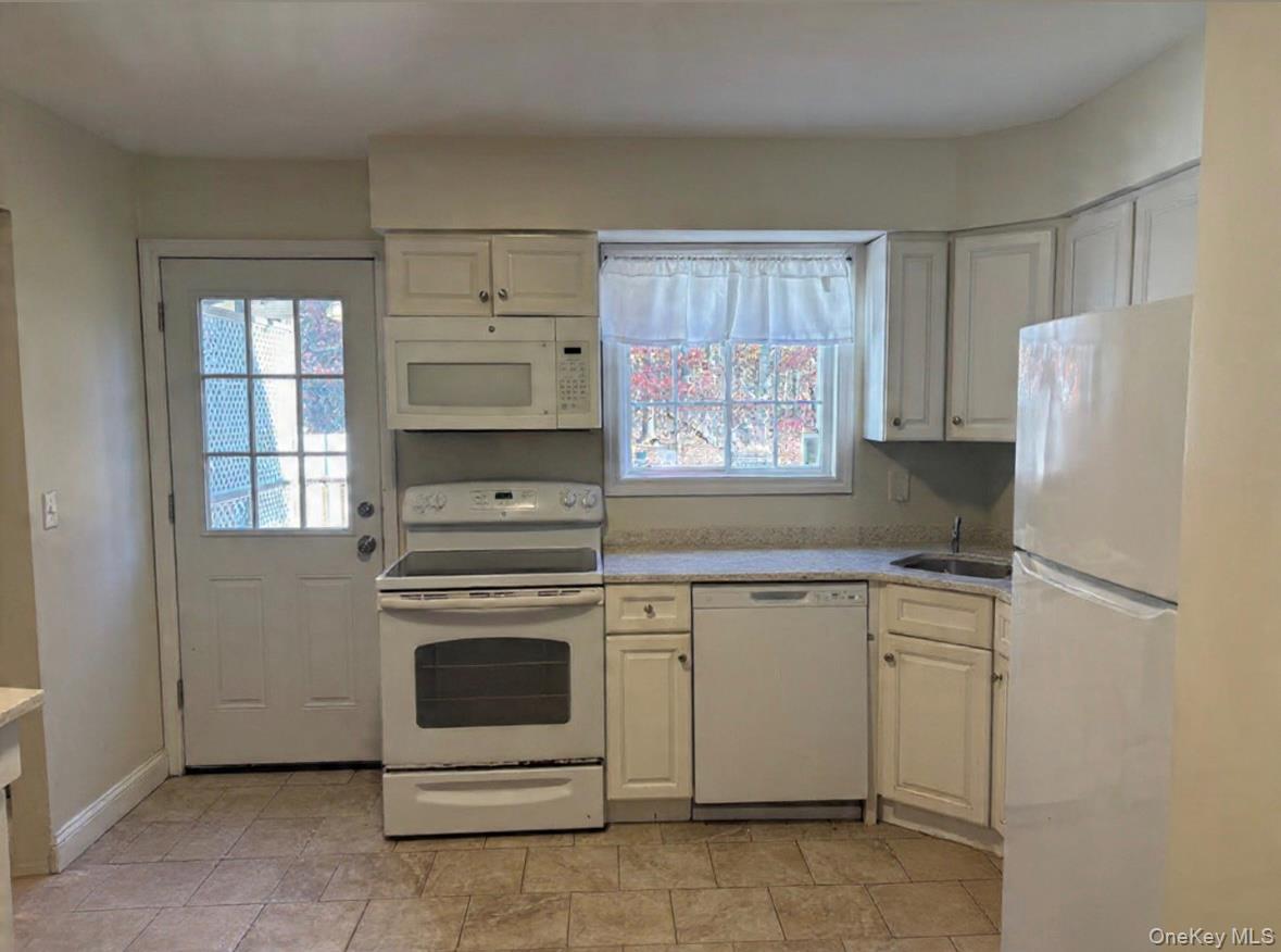 141-143 Oakdale Bohemia Road, Oakdale, NY 11769