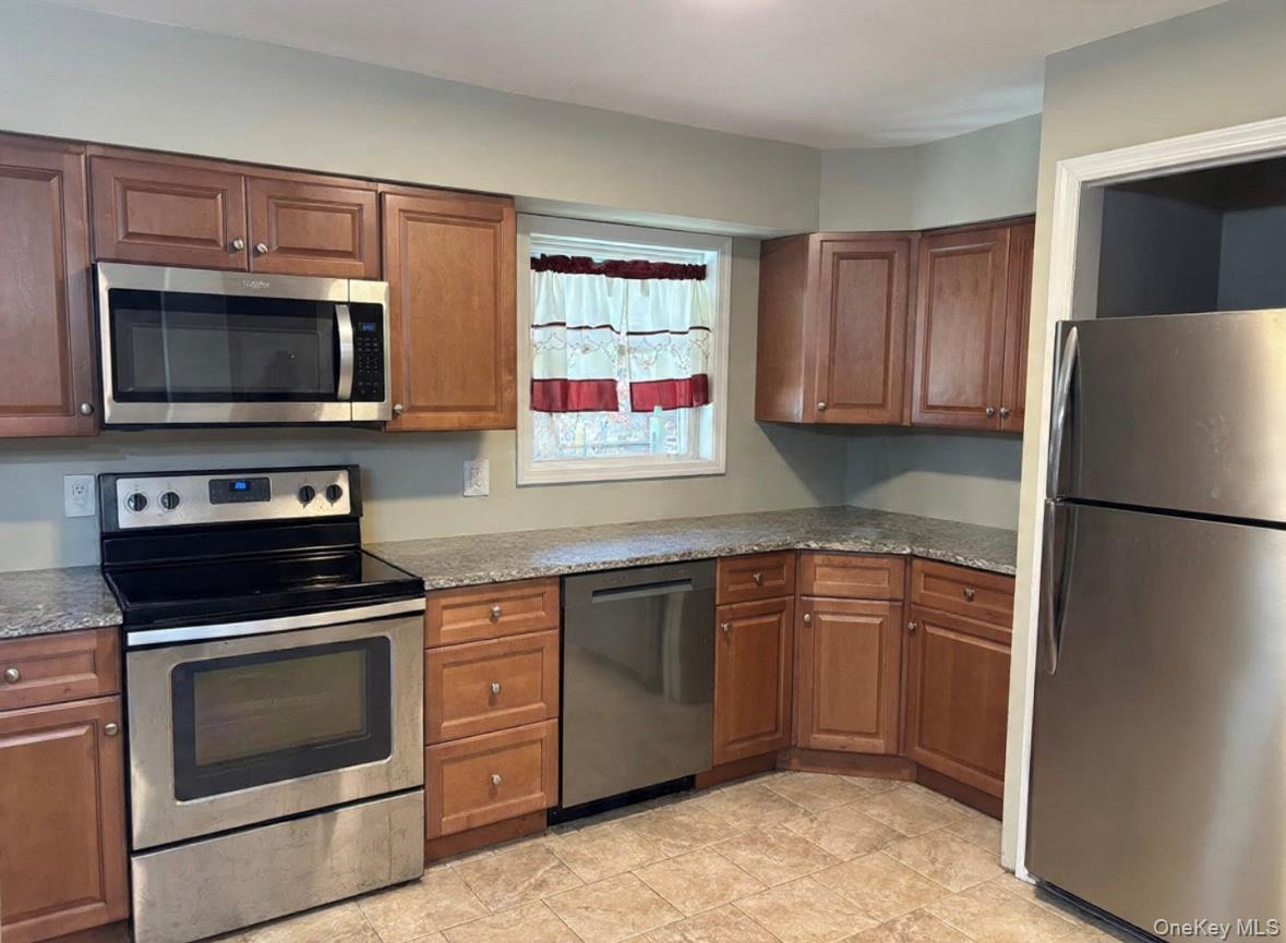 141-143 Oakdale Bohemia Road, Oakdale, NY 11769