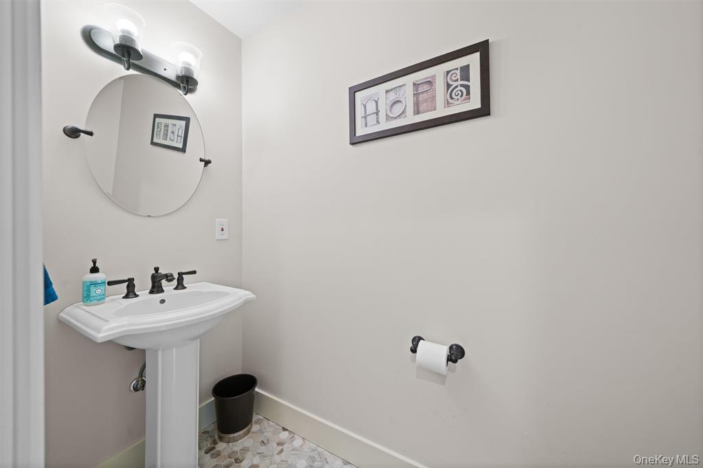 535 County Route 22, Middletown, NY 10940