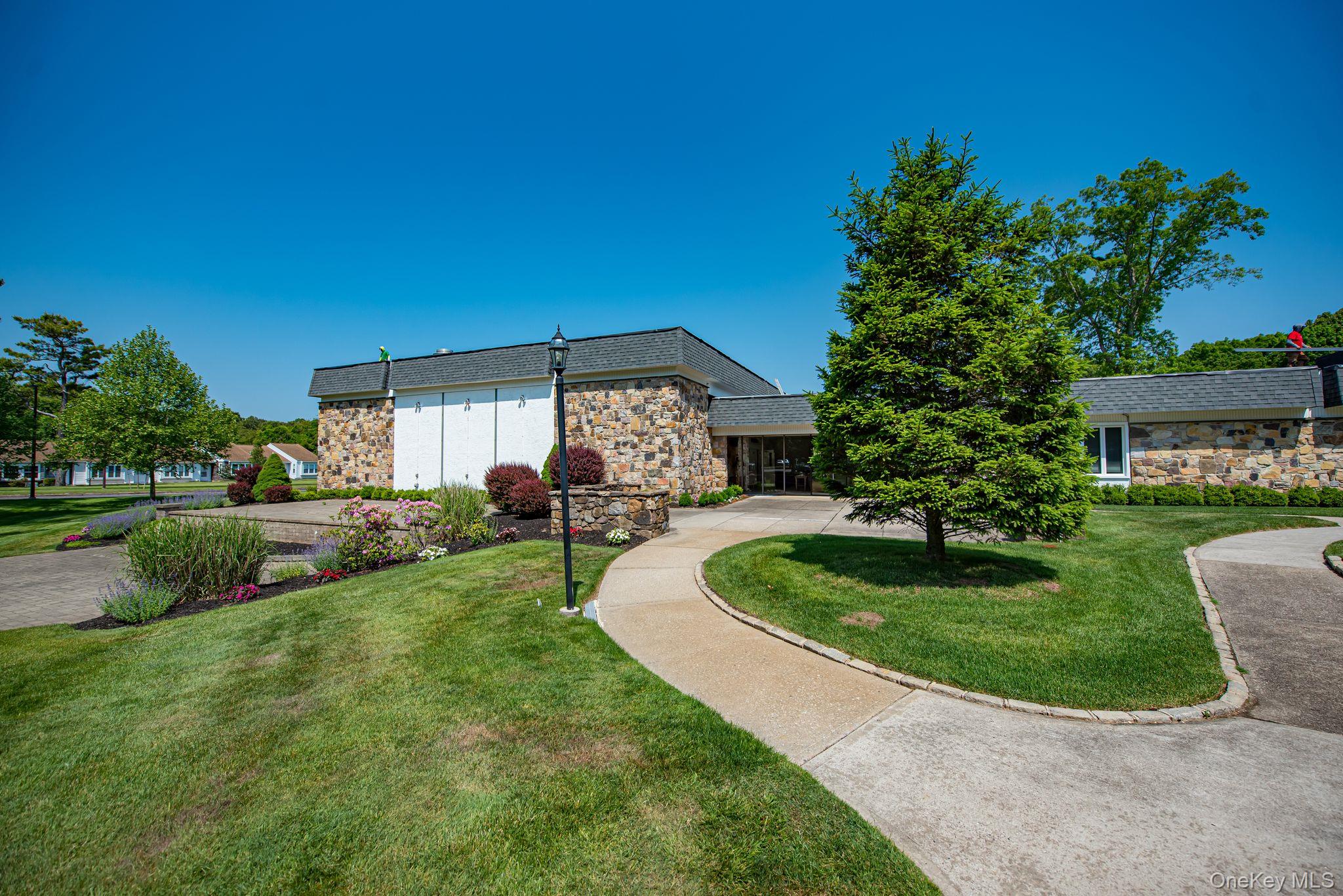 215 Woodbridge Drive # A, Ridge, NY 11961