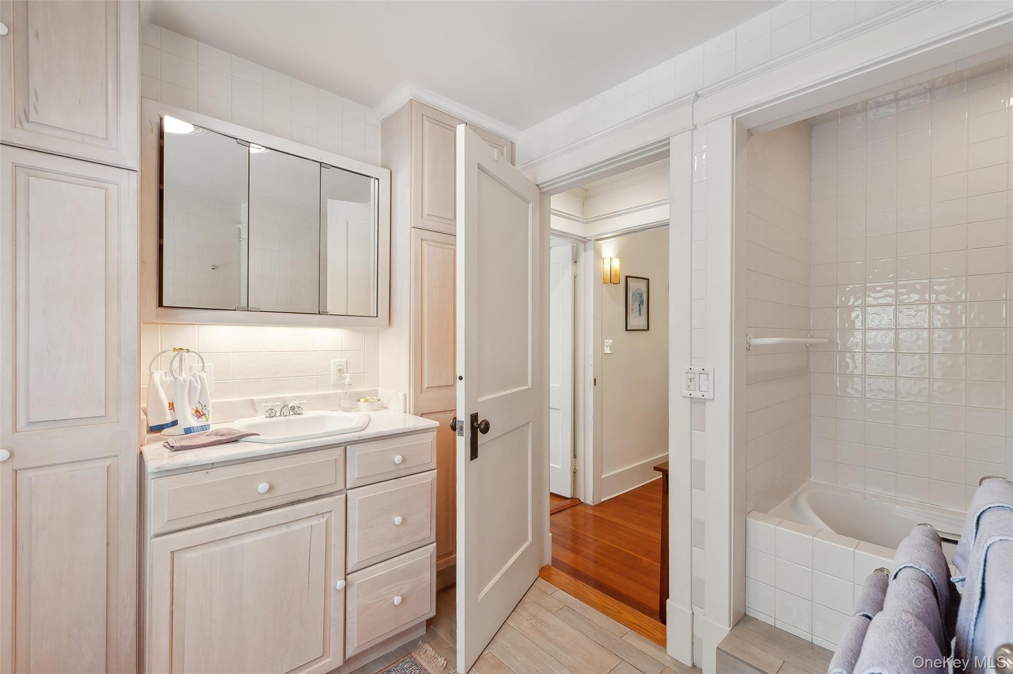 24 Jennings Avenue, Southampton, NY 11968