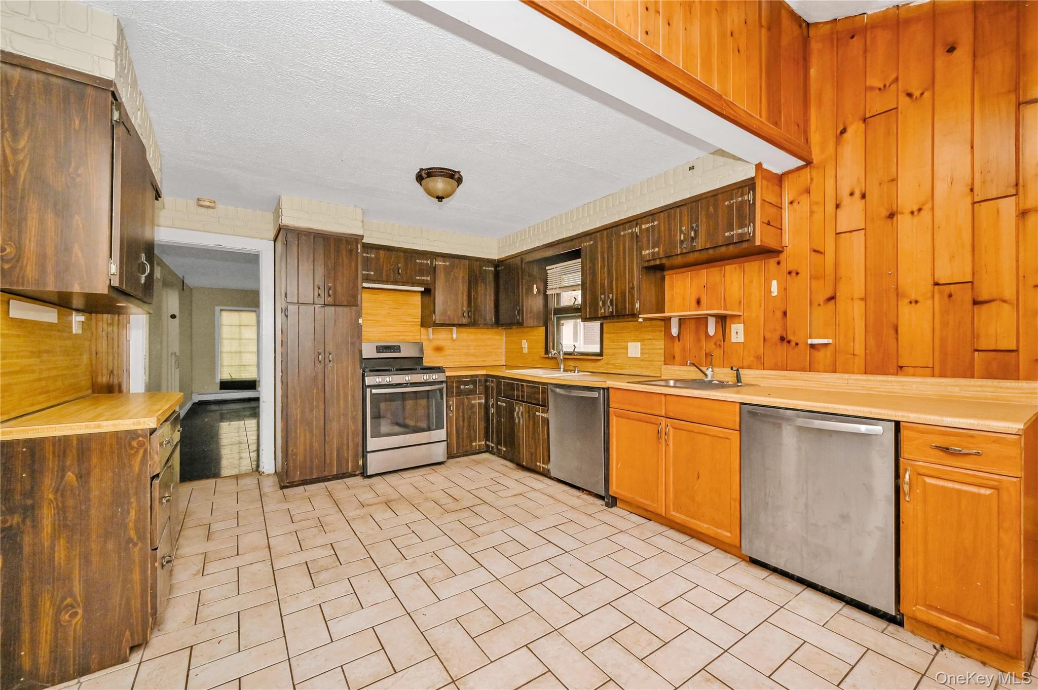 218 Avery Place, Cedarhurst, NY 11516