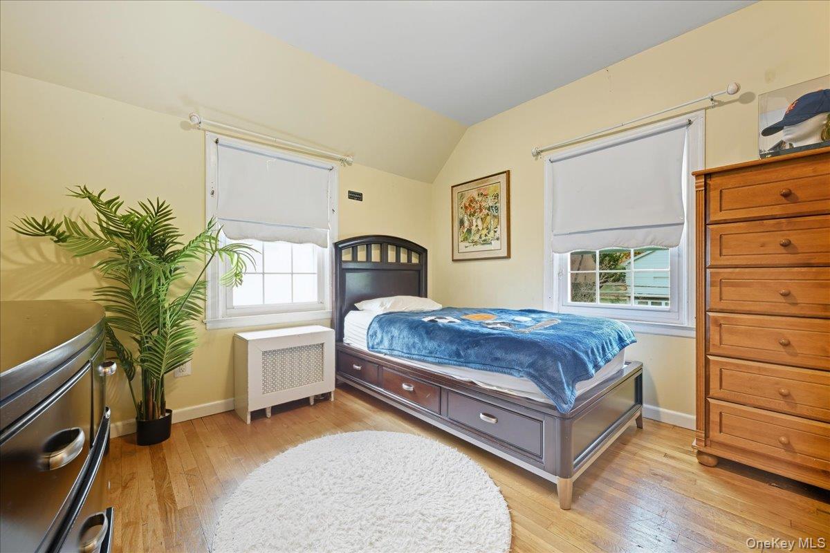 143 Bromleigh Road, Stewart Manor, NY 11530