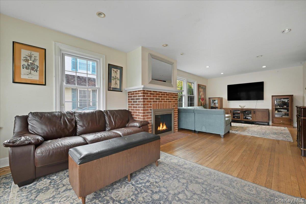 143 Bromleigh Road, Stewart Manor, NY 11530