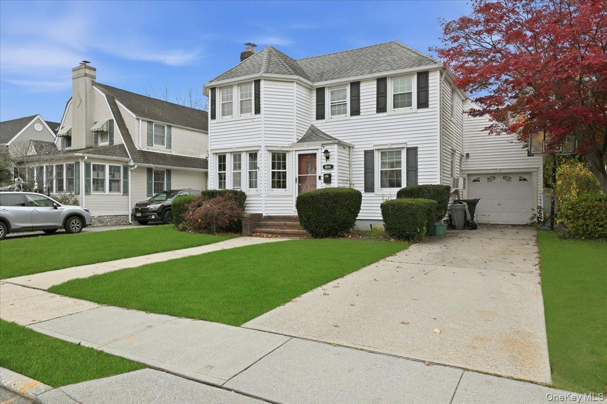 143 Bromleigh Road, Stewart Manor, NY 11530