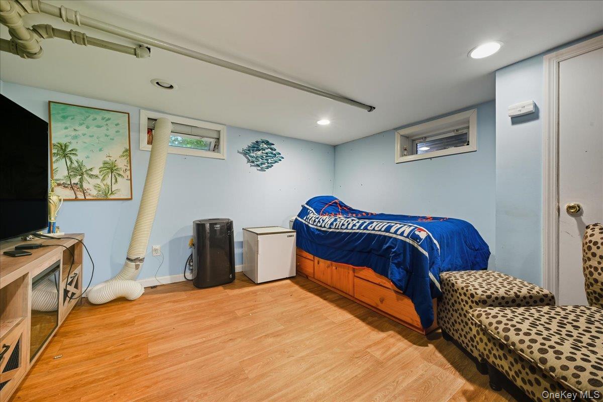 143 Bromleigh Road, Stewart Manor, NY 11530