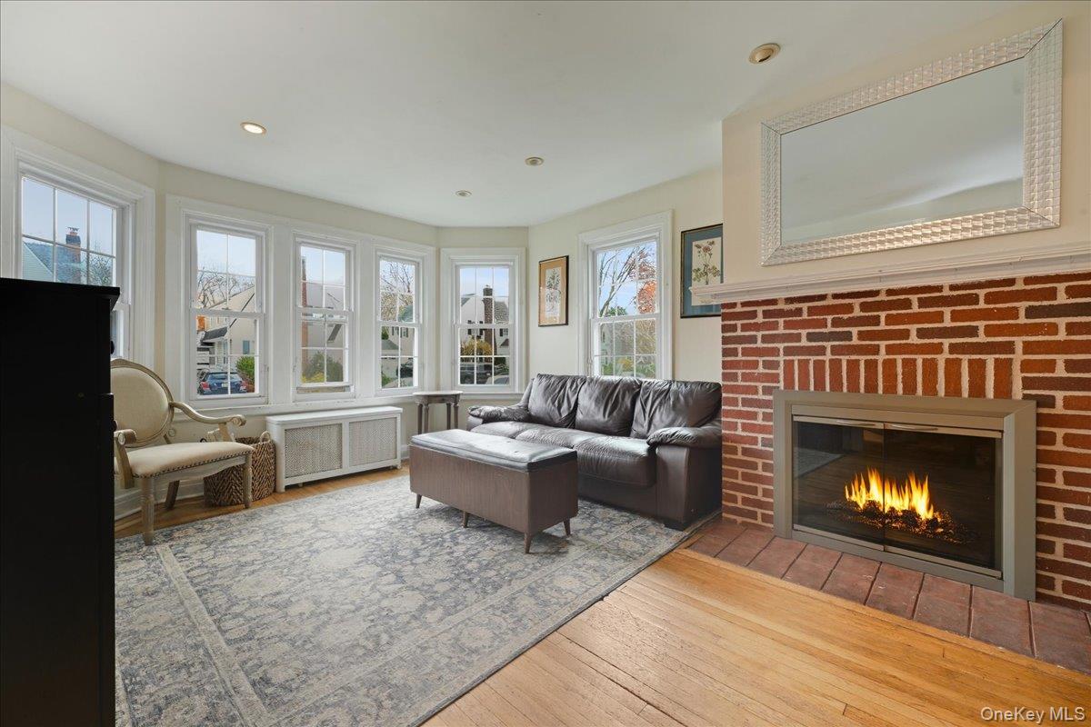 143 Bromleigh Road, Stewart Manor, NY 11530