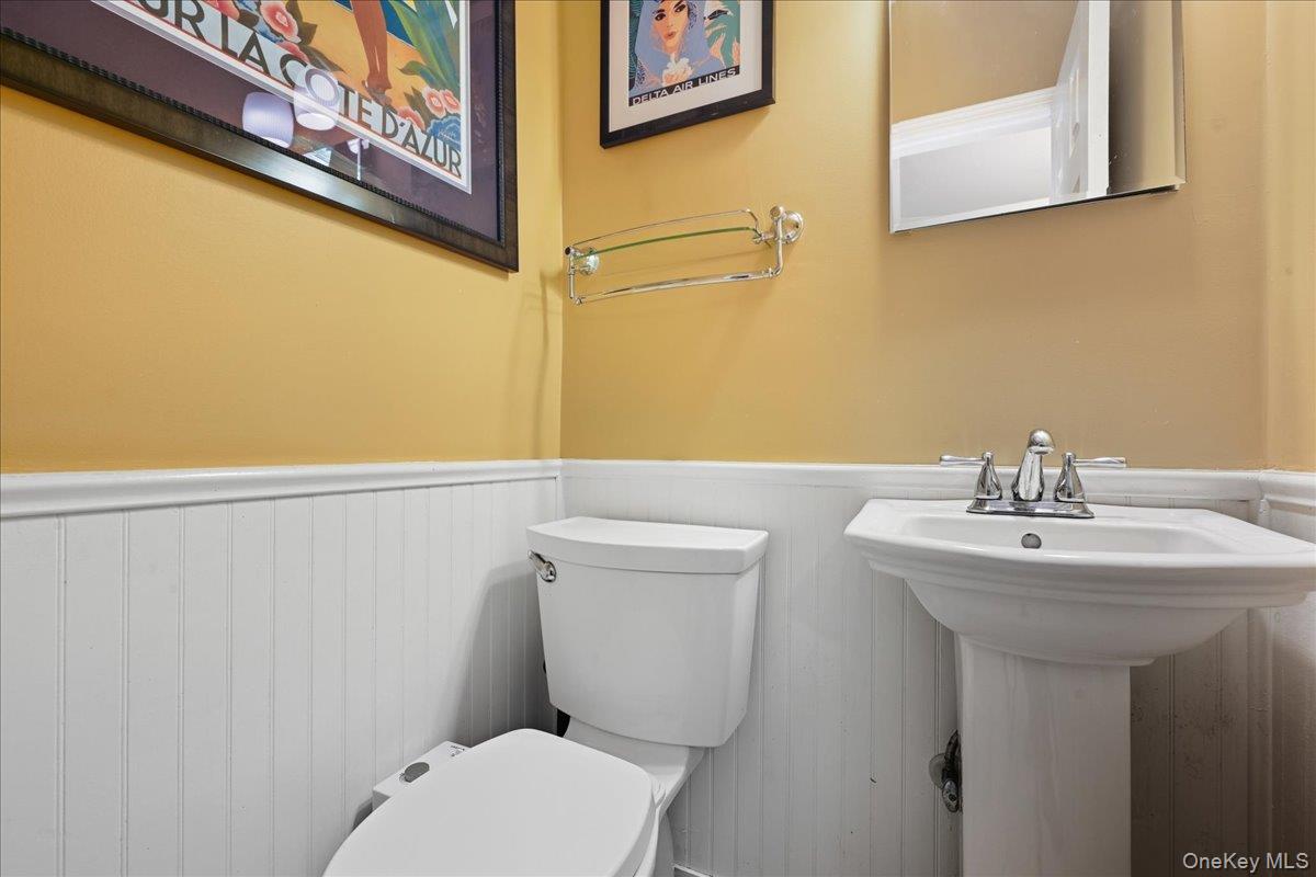 143 Bromleigh Road, Stewart Manor, NY 11530