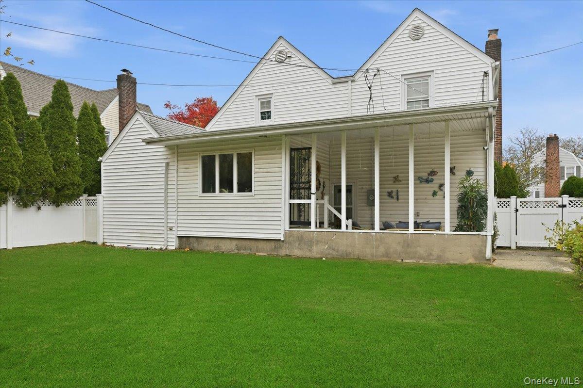 143 Bromleigh Road, Stewart Manor, NY 11530