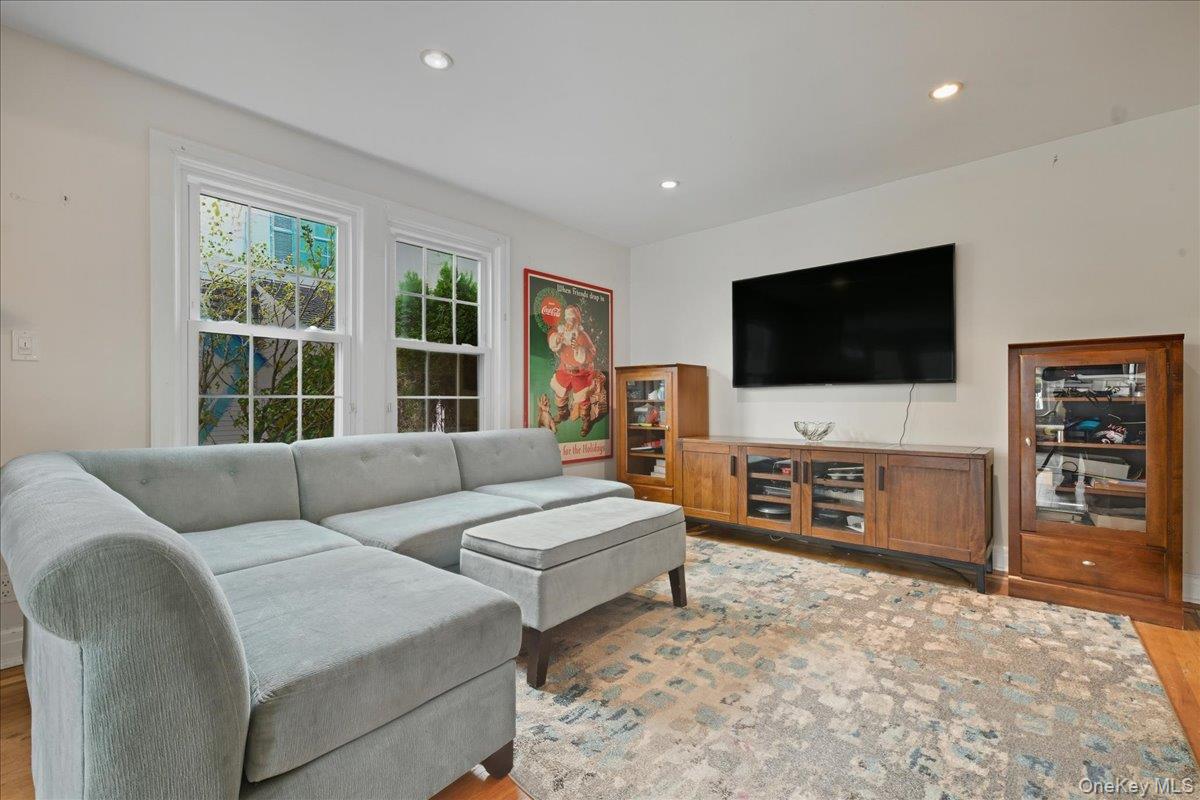 143 Bromleigh Road, Stewart Manor, NY 11530