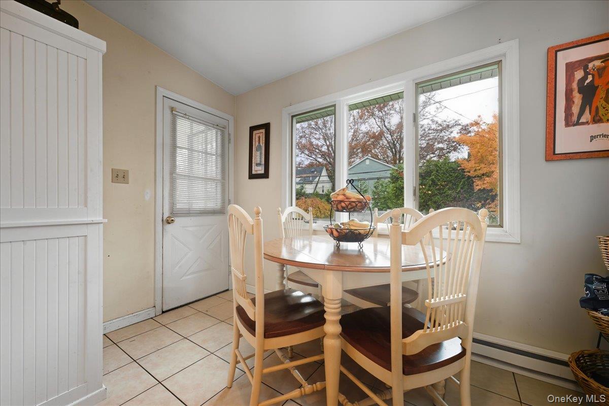 143 Bromleigh Road, Stewart Manor, NY 11530